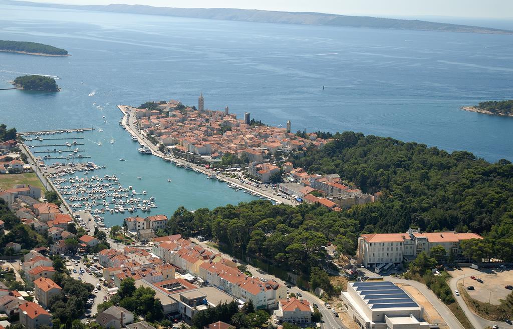 Hotel Istra Rab Town Exterior photo